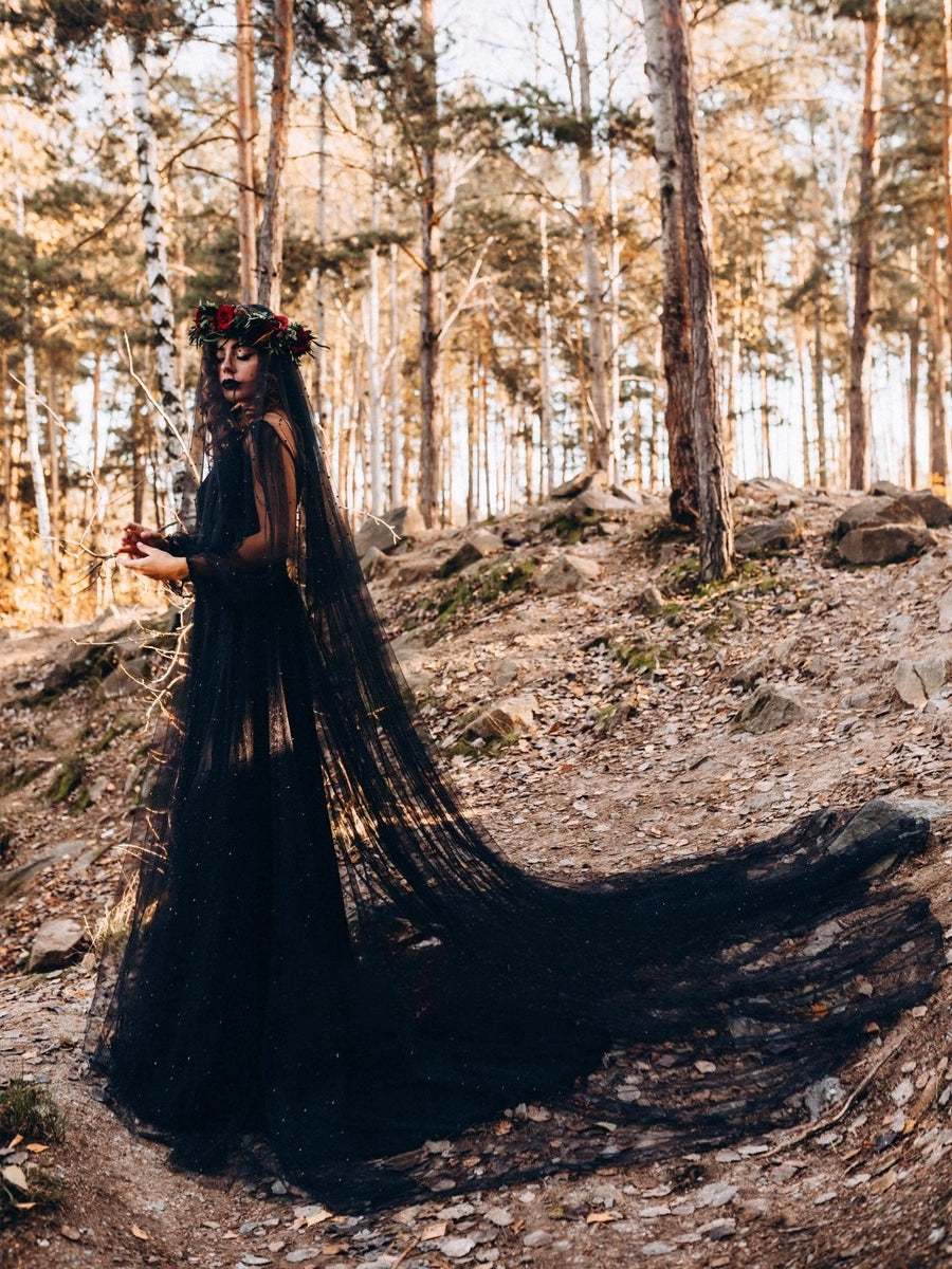 This design redefines traditional bridal elegance with a dark, romantic twist. Featuring lustrous black pearls delicately adorning a sheer veil, it captures a hauntingly beautiful aesthetic. Perfect for vintage photoshoots, it adds a touch of gothic rebellion to bridal portraits. As a Halloween accessory, it embodies the mystical "witch bride" persona, blending drama, mystery, and timeless sophistication.
