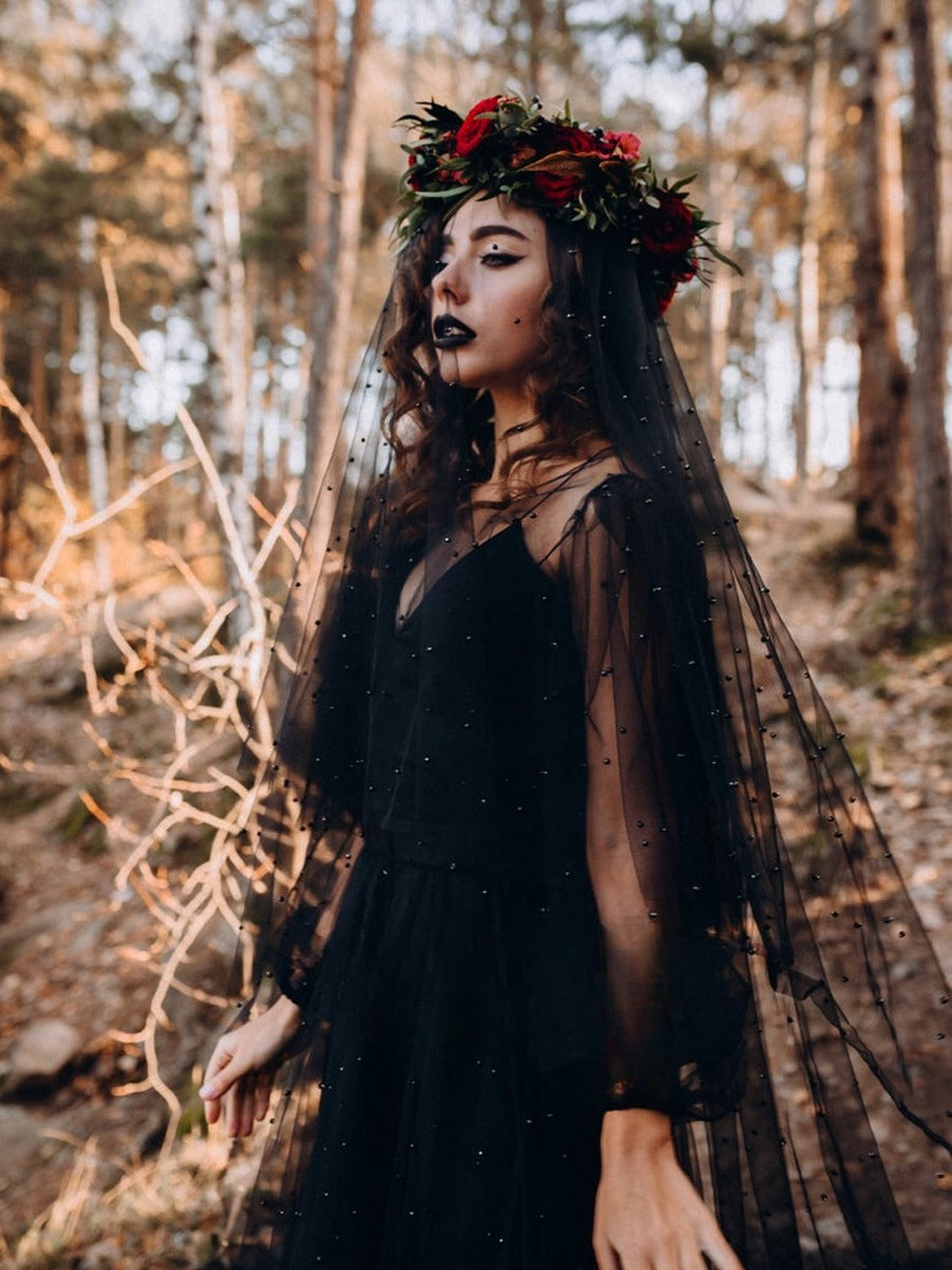 This design redefines traditional bridal elegance with a dark, romantic twist. Featuring lustrous black pearls delicately adorning a sheer veil, it captures a hauntingly beautiful aesthetic. Perfect for vintage photoshoots, it adds a touch of gothic rebellion to bridal portraits. As a Halloween accessory, it embodies the mystical "witch bride" persona, blending drama, mystery, and timeless sophistication.