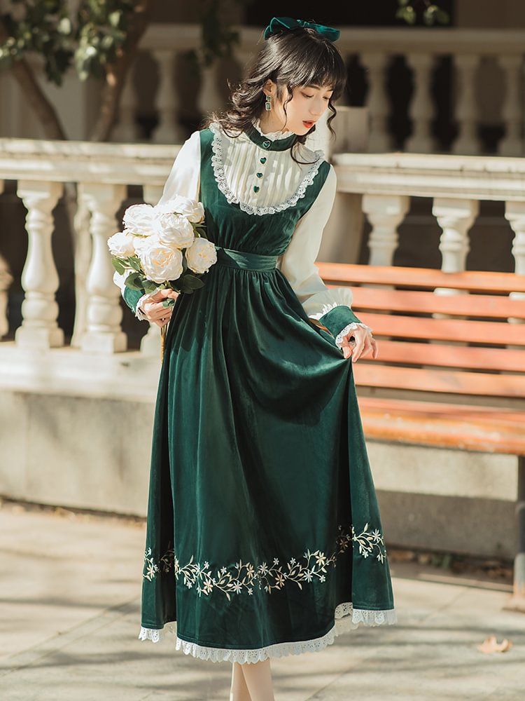 Classic Cintage Court Style Medieval Lolita Velvet Embroider French Princess Dress