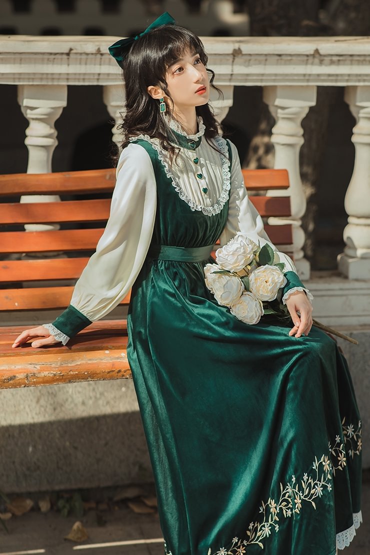 Classic Cintage Court Style Medieval Lolita Velvet Embroider French Princess Dress