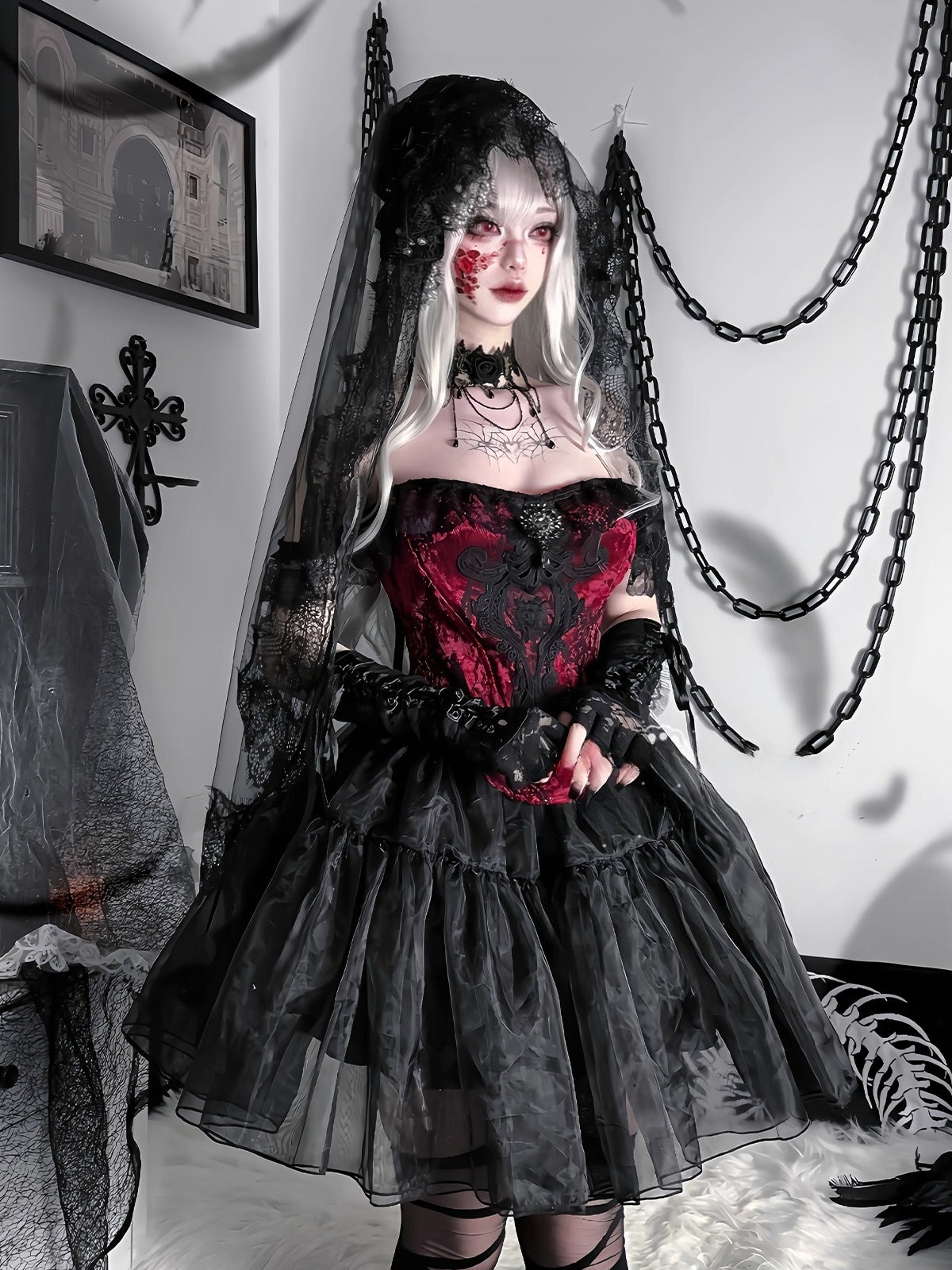 Design Concept:
This Gothic Lolita outfit, in black and red with delicate lace accents, combines dark elegance with a playful Gothic aesthetic. The set includes a top and skirt, designed for a classic Lolita silhouette with a short, flared skirt perfect for Halloween or themed cosplay. The lace detailing enhances the overall visual impact, balancing sophistication with a dramatic flair.
