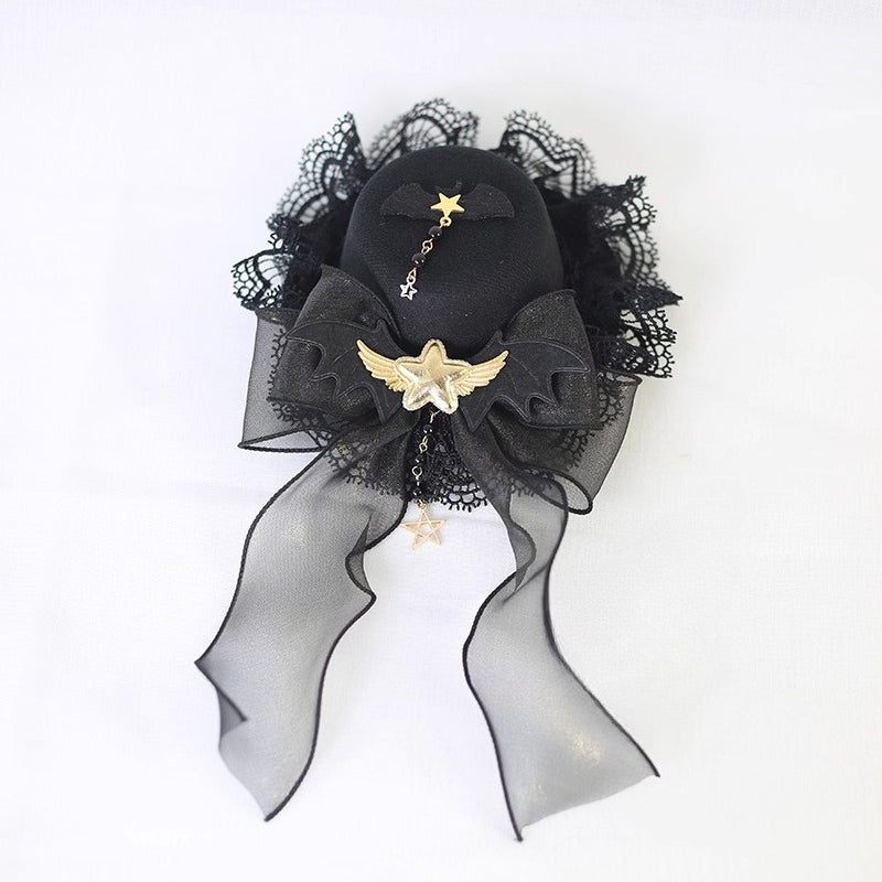This gothic Lolita witch hat headband is crafted for a playful yet mysterious Halloween style. Designed with bat and demon elements, it combines dark fantasy with Lolita elegance. The mini top hat detail adds vintage charm, while the versatile clip design makes it easy to wear. Perfect for cosplay, themed parties, or photo shoots, it completes any enchanting outfit.