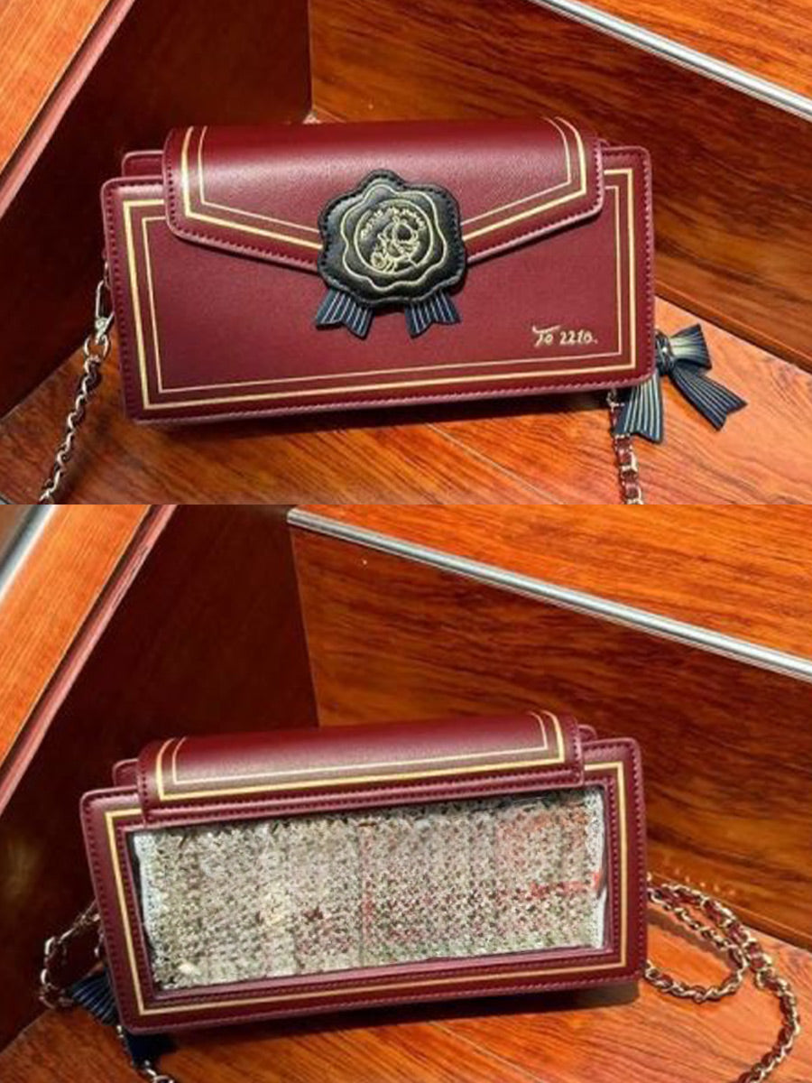 Design Concept:
Inspired by the romanticism of Victorian-era botanical illustrations and the delicate artistry of heirloom accessories, this bag embodies eternal elegance. The intertwining of velvet roses and metallic chains symbolizes the harmony between nature and craftsmanship, designed for those who cherish beauty that transcends trends.