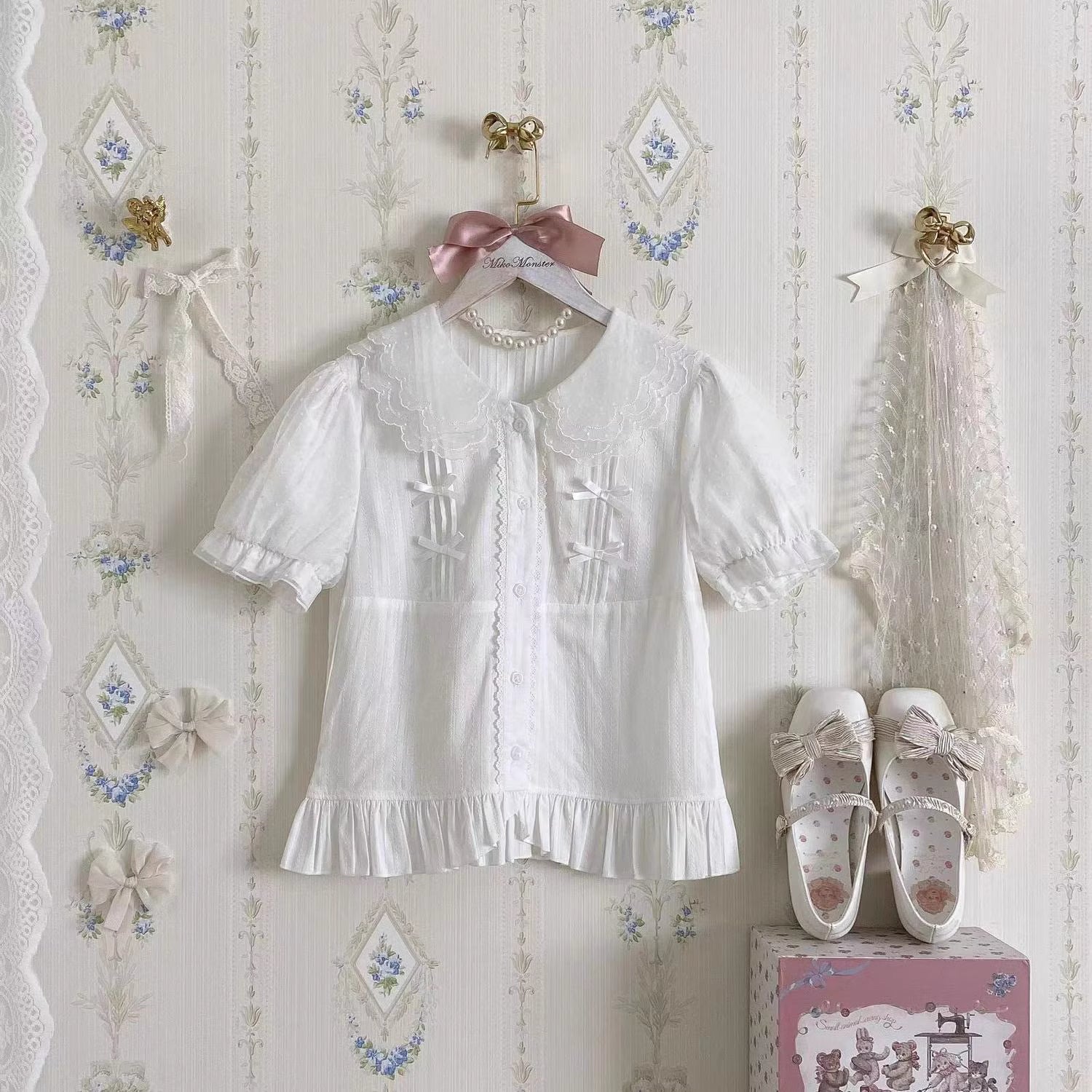 Design Concept:
This sweet Lolita blouse is designed with a short-sleeve cut and adorned with a delicate bow, perfectly capturing a cute and youthful charm. Crafted in white, soft light yellow, and pastel pink, the blouse offers versatile styling options to suit different moods and coordinates. The lightweight fabric ensures comfort while maintaining a refined silhouette, making it an ideal piece to layer under JSKs or pair with Lolita skirts. Whether for daily wear or a tea party, this blouse adds a playfu