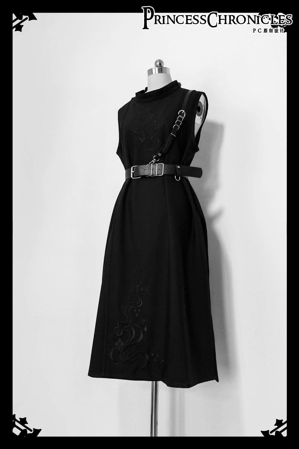 "Dou Zhuan" reinterprets traditional Han attire through a modern lens, blending minimalist structure with intricate embroidery. The sleeveless round-neck design offers contemporary versatility, while symbolic motifs echo celestial harmony. Crafted from lightweight linen blend, it layers effortlessly for autumn, merging gender-fluid elegance with cultural narrative—a poetic balance between heritage and understated sophistication.