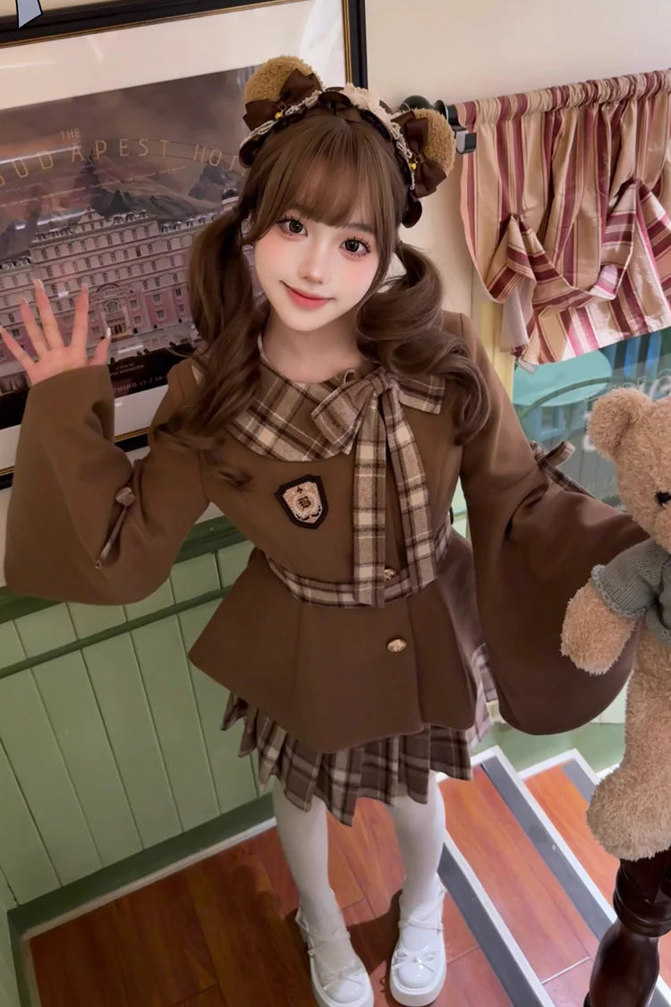 Inspired by the golden-hour glow of a Parisian autumn, where lazy sunlight filters through caramel-toned maple leaves and settles like dust on vintage teacups. This coord captures the essence of a leisurely afternoon in a French garden, blending the timeless elegance of vintage tailoring with the delicate charm of sweet maiden aesthetics. The tweed fabric, woven with subtle flecks of amber and cream, evokes the warmth of a hand-knitted blanket and the sophistication of classic haute couture.