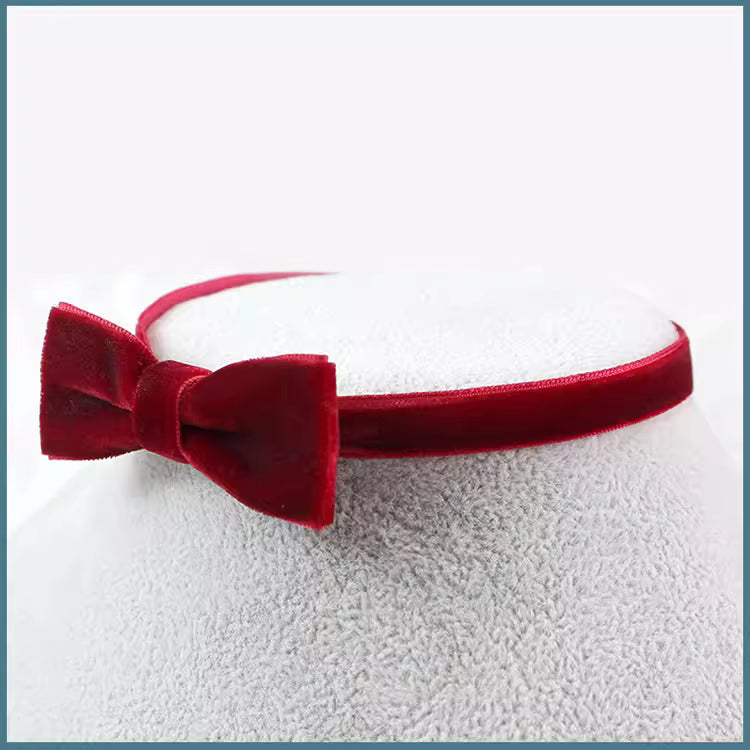 This Lolita Velvet Bowknot Choker Necklace is designed to bring festive elegance with a touch of sweetness. Crafted in rich wine red velvet, it features a delicate bowknot that highlights the neckline with charm and grace. Perfect for Christmas styling, maid-inspired looks, or classic Lolita outfits, this choker adds both warmth and sophistication. Lightweight and versatile, it makes an ideal accessory for holiday parties, tea gatherings, or themed photoshoots.
