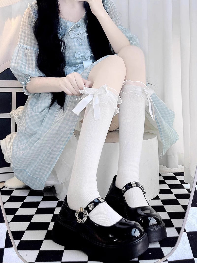 Design Concept:
These Lolita-style knee-high stockings are crafted from soft, breathable cotton, providing all-day comfort for daily wear or special occasions. Available in milk white and black, each pair is adorned with delicate lace trim and a cute bow accent, adding a charming, feminine touch to your outfit. Perfect for pairing with skirts, dresses, or Lolita ensembles to enhance a sweet, elegant aesthetic.