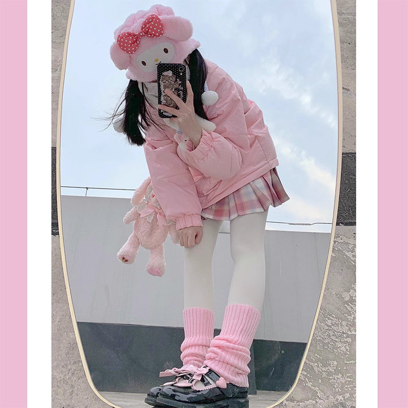 Design Concept:
Step into playful Y2K-inspired Lolita style with these long tube knit leg warmers. Available in white, black, pink, and gray, they feature a soft, stretchy knit that hugs the legs comfortably while adding a layered, “stacked” look perfect for pairing with skirts or dresses. Delicate lace trims and cute bow accents enhance their sweet and whimsical aesthetic, making them ideal for daily wear, tea parties, or casual Lolita gatherings. The versatile colors allow effortless coordination with a