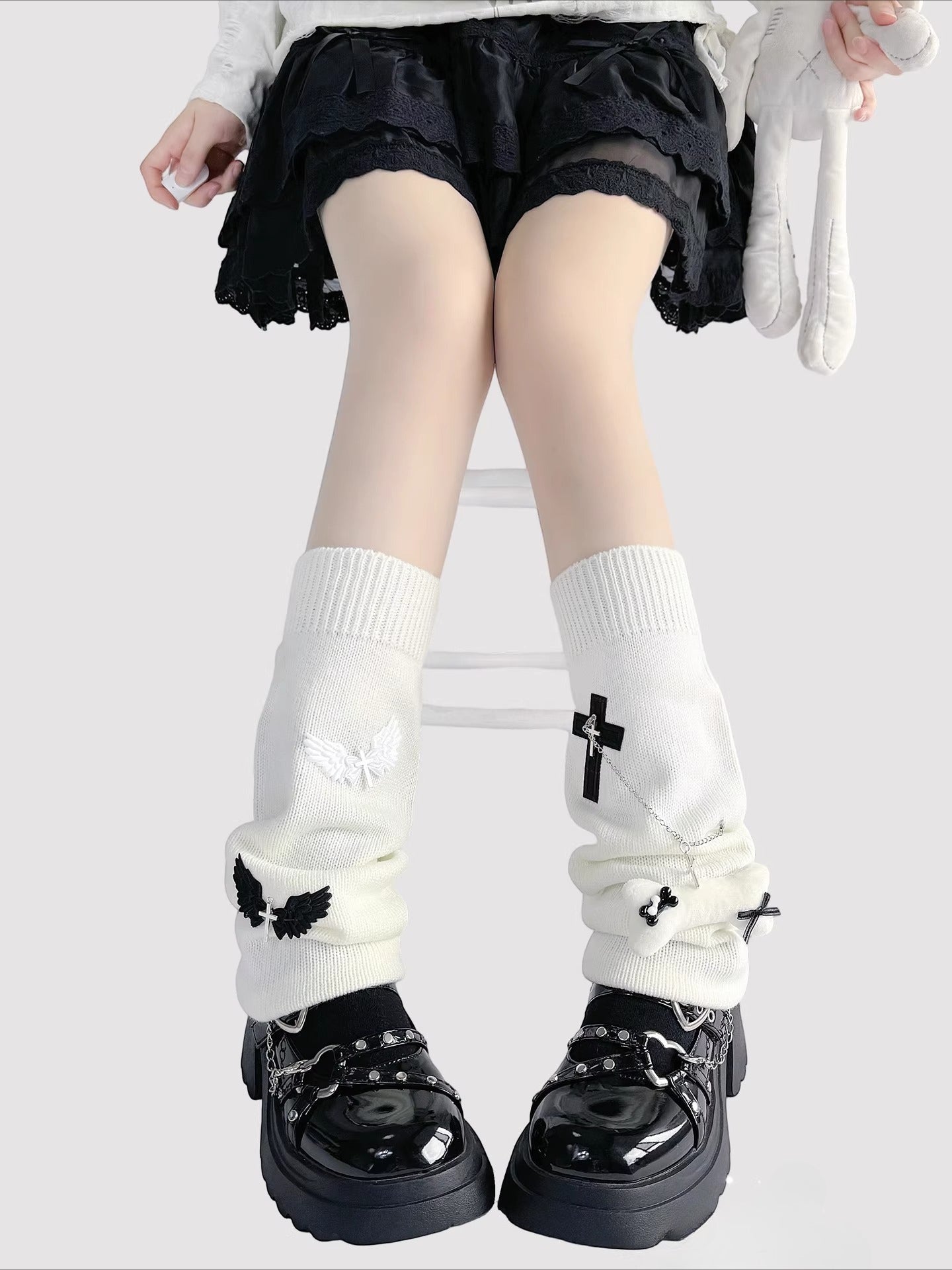 Design Concept:
These Lolita Stockings in off-white and black feature a playful Y2K-inspired winged design, crafted from soft knit for warmth and comfort. The knee-high style with a slightly slouchy fit adds a cute and edgy touch to your outfit, perfect for autumn and winter styling or layering with skirts and dresses. Each pair measures approximately 23cm in length, making them a versatile accessory for daily wear, tea parties, or themed Lolita looks.