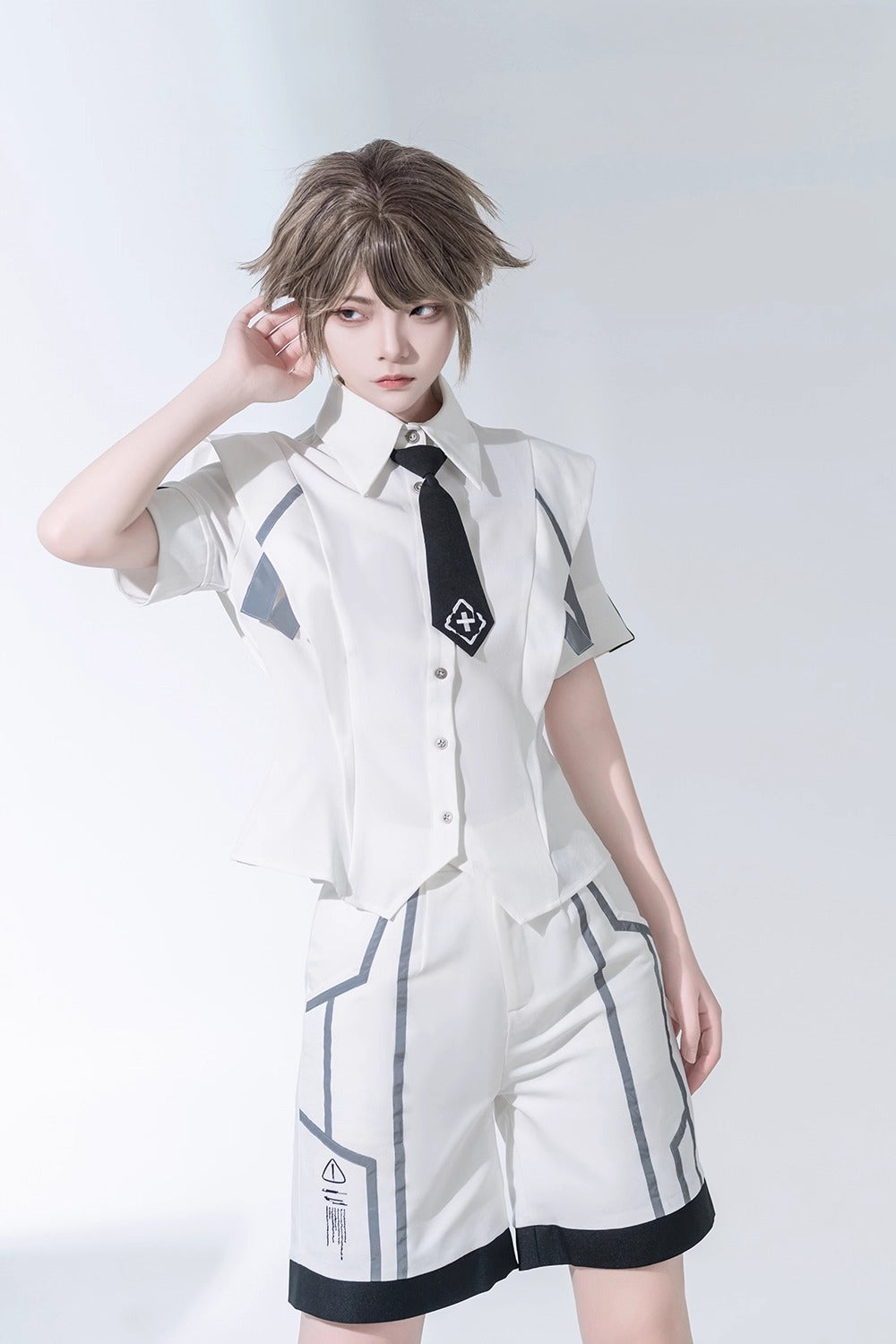 Design Concept:
This Ouji-style Lolita shirt in classic white combines a crisp, clean aesthetic with a boyish charm. Featuring short sleeves and a tailored fit, it offers both comfort and style. The minimalist design makes it versatile for daily wear, casual outings, or tea party gatherings. Perfect for creating a refined yet playful Lolita look, suitable for both male and female styling.