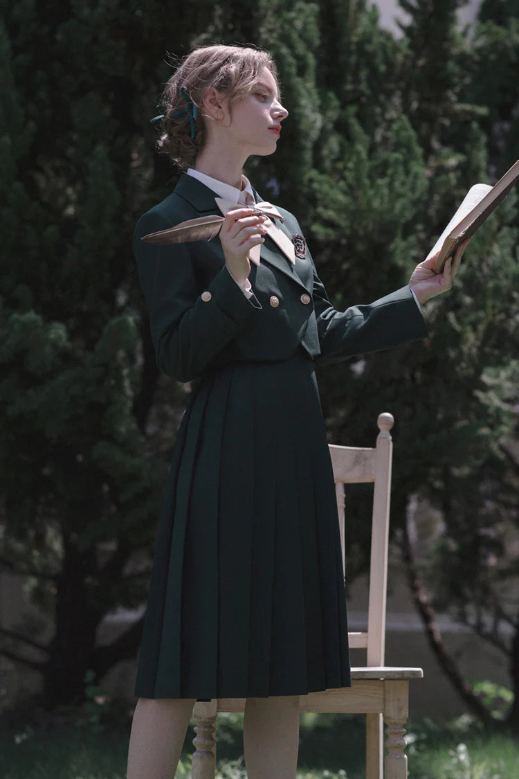 Design Concept:
This Academic Department green pullover dress set blends sweet school style with elegant Lolita elements, presenting a refined and youthful look. The design captures the charm of academic fashion while maintaining a graceful silhouette. The product includes a dress, a matching bow tie, a badge, and a chain, creating a complete coordinated outfit.