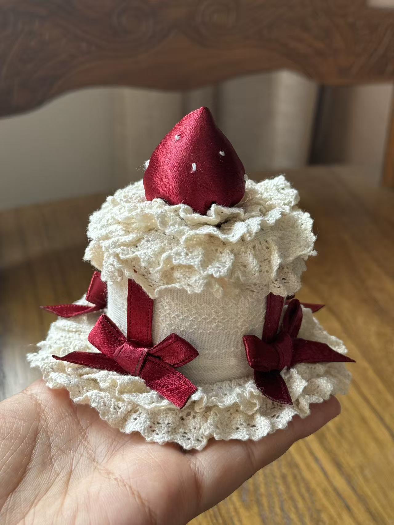 Design Concept:
This Lolita hair accessories collection features a charming lace cupcake-style mini hat adorned with strawberry details, creating a cute and playful look. Available in four color combinations—white with pink, white with red, apricot with pink, and apricot with red—each design adds a sweet and whimsical touch, perfect for enhancing Lolita outfits or cosplay styles.