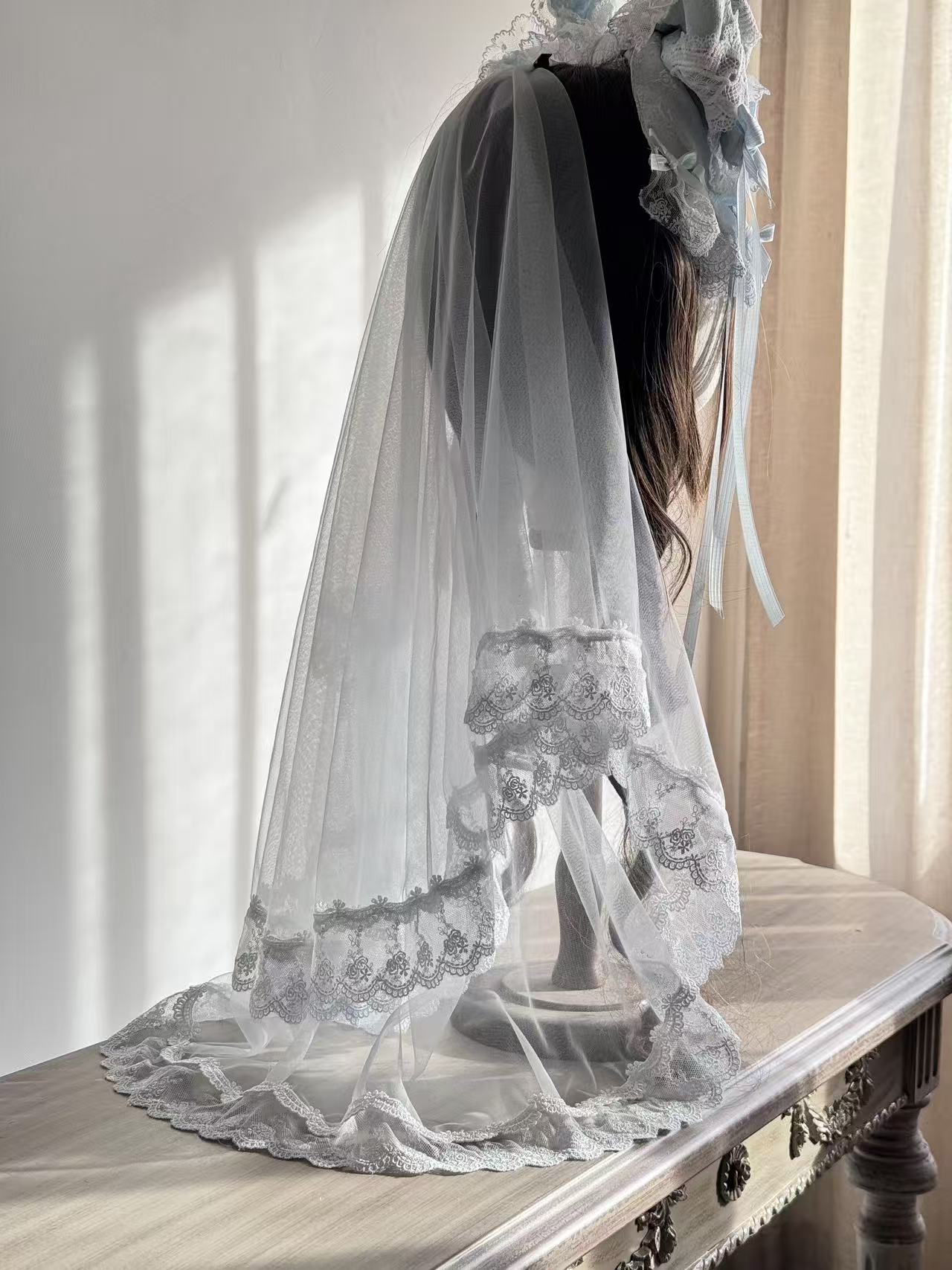 Design Concept:
This Lolita hair accessories set includes a delicate bowknot hair clip (KC) paired with a soft matching veil, creating an elegant and dreamy style. Available in three colors—white, pink, and blue—each design captures a sweet and graceful charm, making it a versatile choice for coordinating with different Lolita outfits.