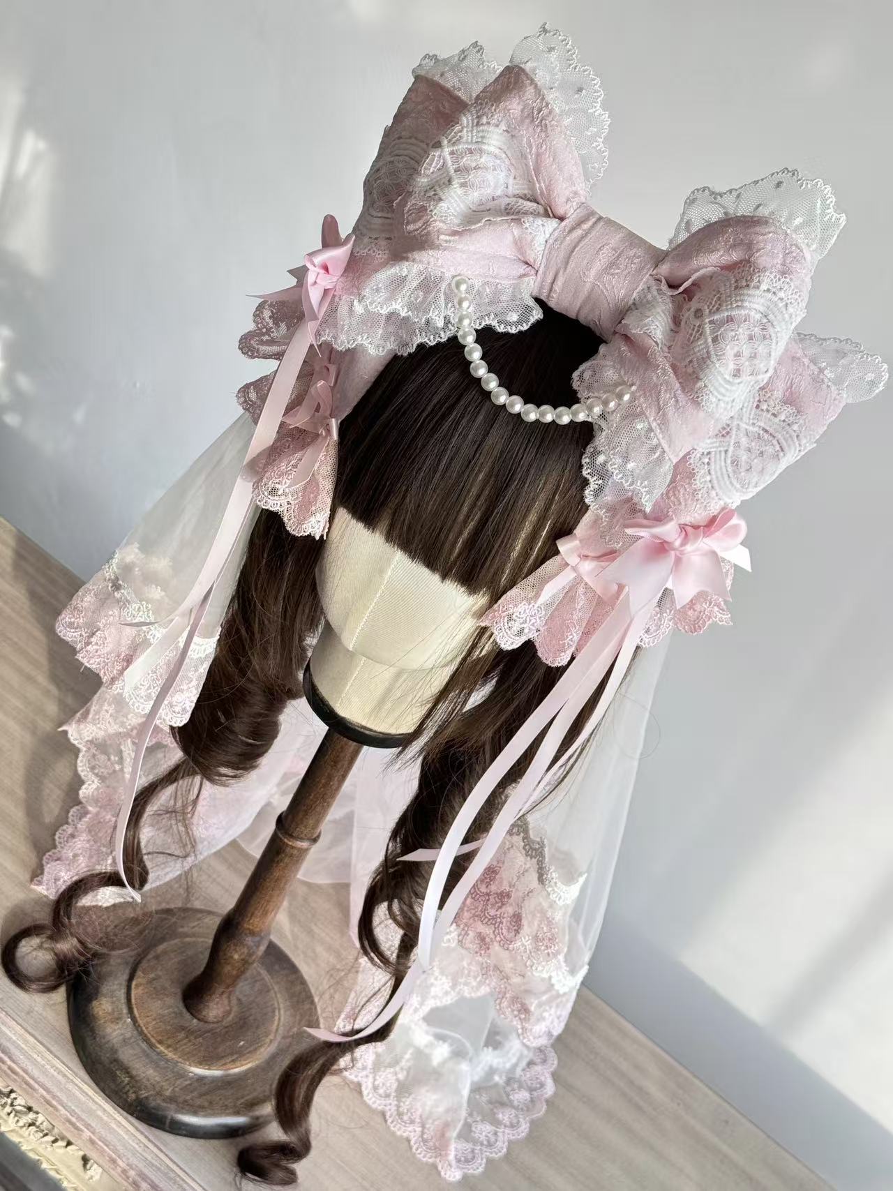 Design Concept:
This Lolita hair accessories set includes a delicate bowknot hair clip (KC) paired with a soft matching veil, creating an elegant and dreamy style. Available in three colors—white, pink, and blue—each design captures a sweet and graceful charm, making it a versatile choice for coordinating with different Lolita outfits.