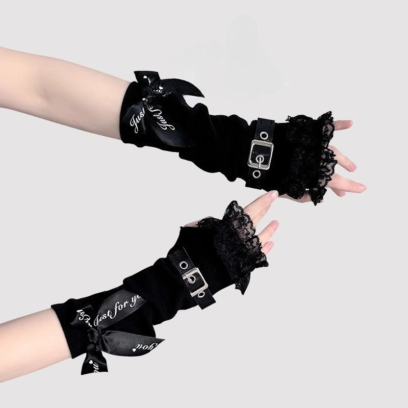 Design Concept:
These Lolita hand accessories feature a striking black and white striped design paired with delicate lace trims, creating the perfect balance of sweet and punk aesthetics. The fingerless style ensures comfort and flexibility, while the decorative buckle detail adds a bold, edgy touch. Crafted from soft cotton with fine lace edging, these sleeves are suitable for layering with both Ouji-inspired coordinates and sweet-punk Lolita outfits.