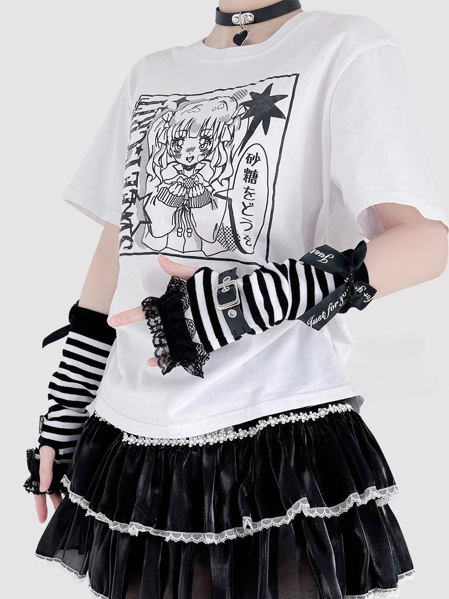 Design Concept:
These Lolita hand accessories feature a striking black and white striped design paired with delicate lace trims, creating the perfect balance of sweet and punk aesthetics. The fingerless style ensures comfort and flexibility, while the decorative buckle detail adds a bold, edgy touch. Crafted from soft cotton with fine lace edging, these sleeves are suitable for layering with both Ouji-inspired coordinates and sweet-punk Lolita outfits.