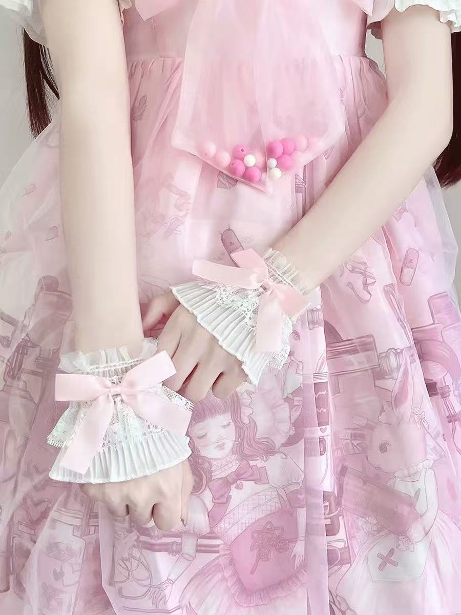 Product Description:
These Lolita Hand Accessories feature delicate lace ruffle cuffs adorned with charming bow decorations, bringing a fairy-like elegance to any Lolita, cosplay, or bridal outfit. The soft lace trim highlights the romantic design, while the bows add a sweet, girlish touch.Each set includes 2 pieces.