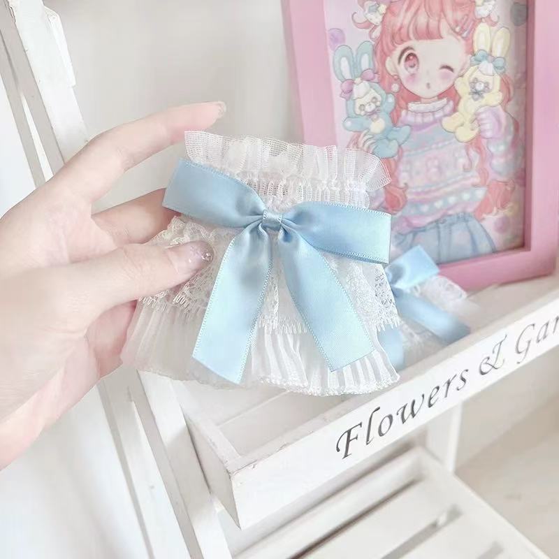 Product Description:
These Lolita Hand Accessories feature delicate lace ruffle cuffs adorned with charming bow decorations, bringing a fairy-like elegance to any Lolita, cosplay, or bridal outfit. The soft lace trim highlights the romantic design, while the bows add a sweet, girlish touch.Each set includes 2 pieces.
