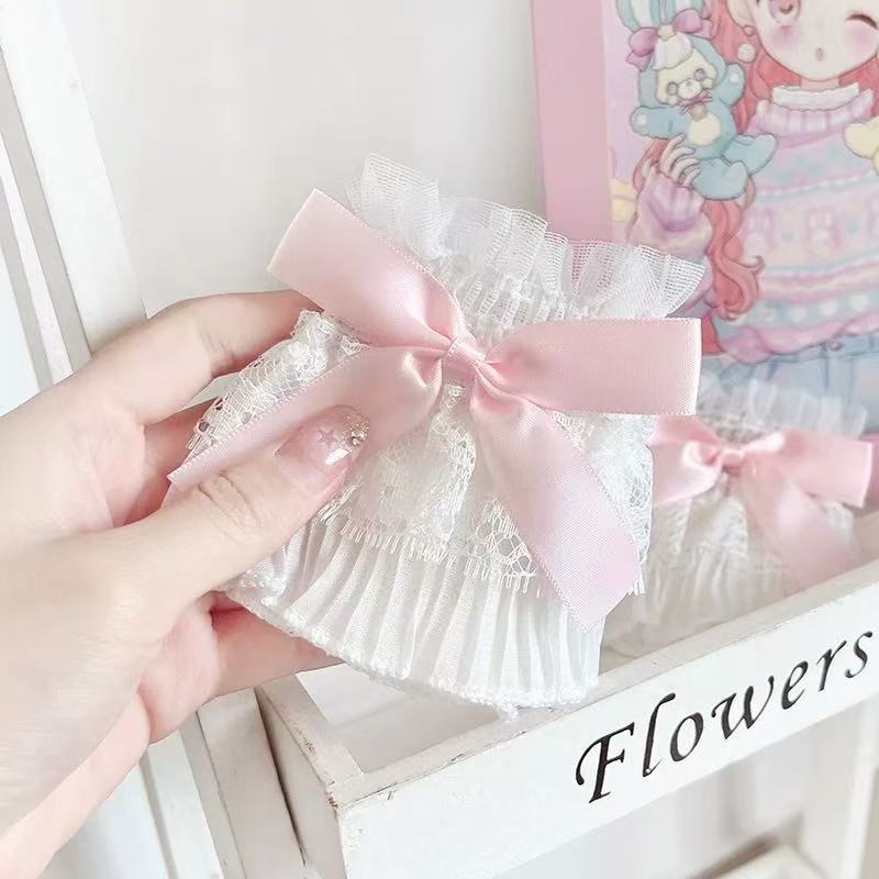 Product Description:
These Lolita Hand Accessories feature delicate lace ruffle cuffs adorned with charming bow decorations, bringing a fairy-like elegance to any Lolita, cosplay, or bridal outfit. The soft lace trim highlights the romantic design, while the bows add a sweet, girlish touch.Each set includes 2 pieces.