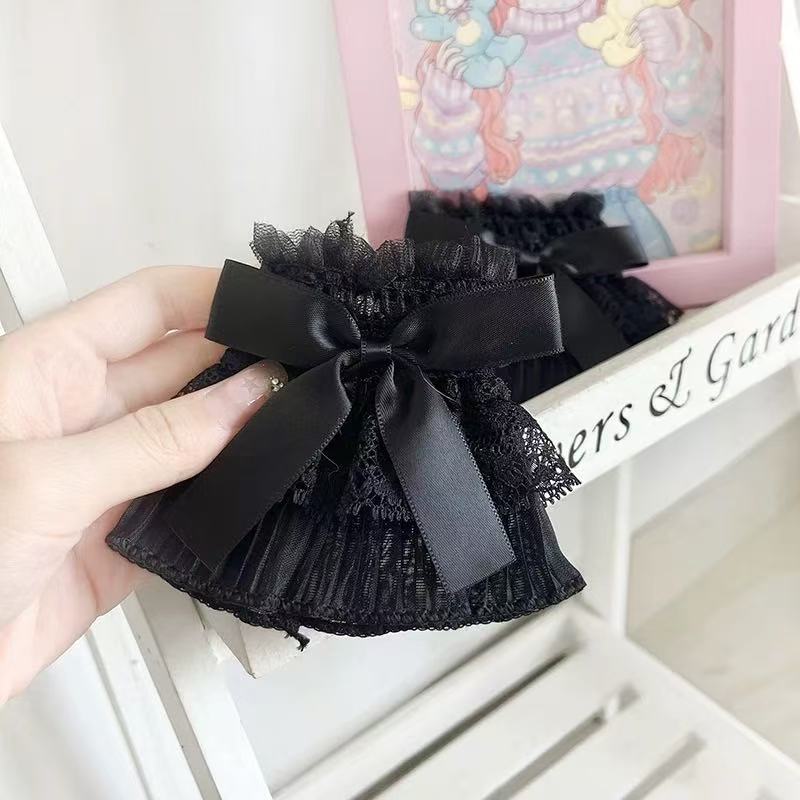 Product Description:
These Lolita Hand Accessories feature delicate lace ruffle cuffs adorned with charming bow decorations, bringing a fairy-like elegance to any Lolita, cosplay, or bridal outfit. The soft lace trim highlights the romantic design, while the bows add a sweet, girlish touch.Each set includes 2 pieces.