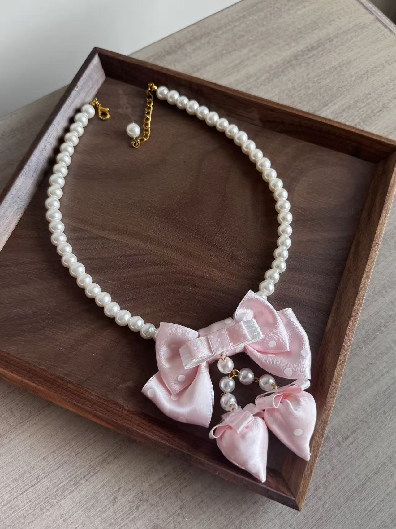 Design Concept:
This Lolita necklace collection features four charming styles, each adorned with a playful strawberry pendant and delicate pearl accents. Available in red polka dots, wine red polka dots, pink polka dots, and blue polka dots, these necklaces bring a sweet and versatile touch to daily outfits while capturing the whimsical essence of Lolita fashion.