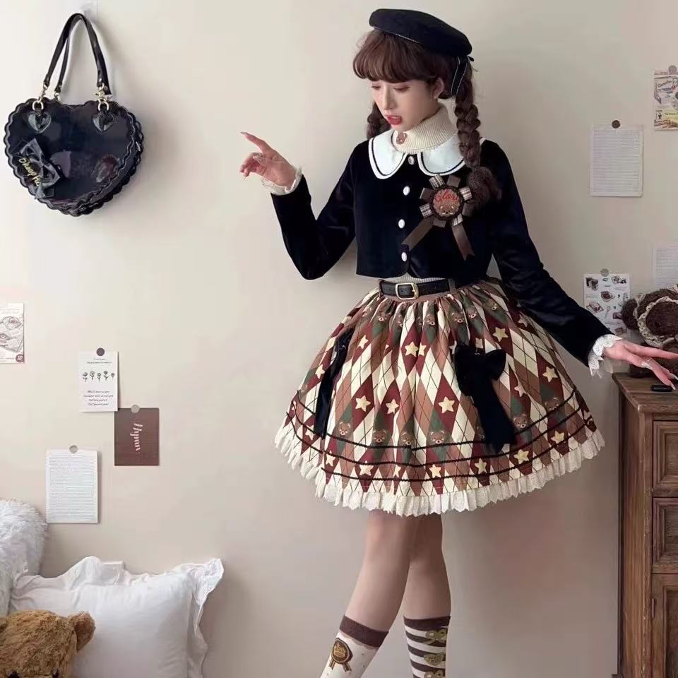 Design Concept:
This charming Lolita skirt in warm brown combines classic style with a cute student commuter aesthetic, offering both elegance and everyday wearability. Product Details: The product includes one pleated half skirt, designed for versatile pairing with various tops to create a stylish and refined Lolita look.