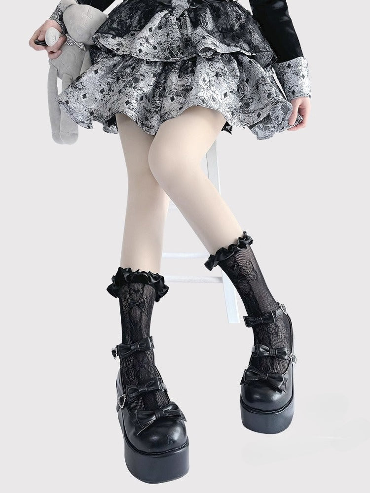 Design Concept:
These Lolita stockings are sheer, elastic socks designed in black and white, featuring delicate lace and charming bow details. With a mid-calf length of approximately 25cm when laid flat, they are both comfortable and flexible to wear. Perfect for creating a cute and elegant Lolita look, these socks complement dresses, skirts, and other Lolita accessories, adding a playful and feminine touch to your outfit.