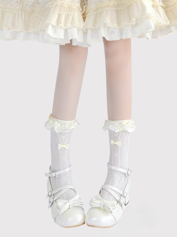 Design Concept:
These Lolita stockings are sheer, elastic socks designed in black and white, featuring delicate lace and charming bow details. With a mid-calf length of approximately 25cm when laid flat, they are both comfortable and flexible to wear. Perfect for creating a cute and elegant Lolita look, these socks complement dresses, skirts, and other Lolita accessories, adding a playful and feminine touch to your outfit.