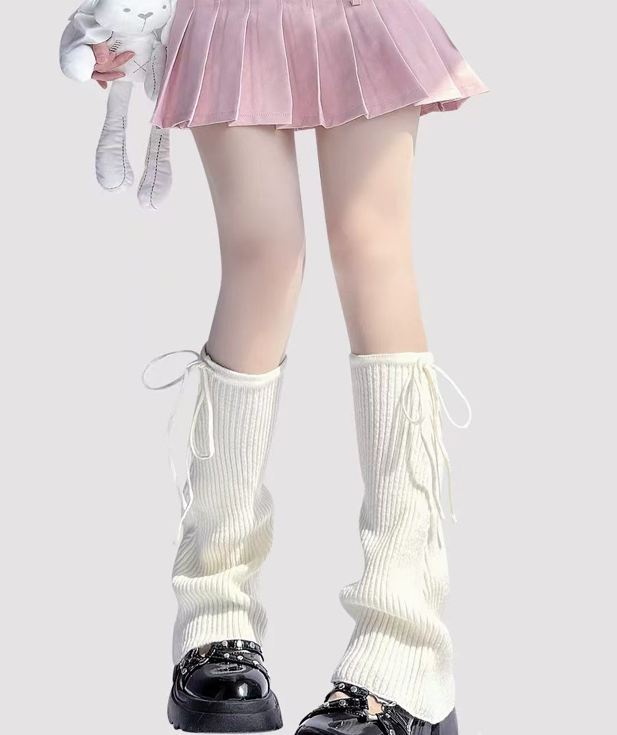 Design Concept:
The mid-calf length design (approximately 38cm) offers versatile styling options, making them ideal for pairing with wide-leg pants, JK uniforms, or standalone wear. The stackable feature enables creative layering possibilities, allowing you to express your individual style through different stacking heights and combinations. Available in four contemporary colors - Classic Black, Deep Charcoal Gray, Pure White, and Rebellious Pink - each hue represents a distinct aspect of alternative cult