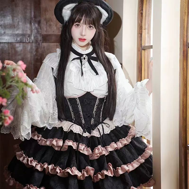 Design Concept:
This Sweet Lolita black and pink suspender cake skirt features a playful yet elegant design with a large bow and trailing detail, creating a charming and eye-catching look. Product Details: The product includes one suspender cake skirt only, offering a unique piece that pairs well with various tops for a cute and stylish Lolita outfit.