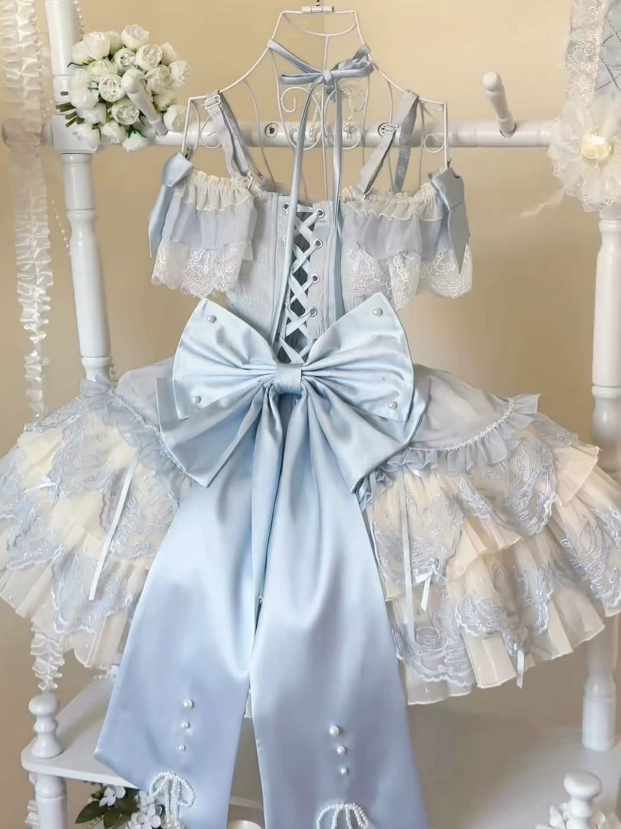 Design Concept:
This Sweet Lolita blue JSK dress draws inspiration from the graceful charm of ballet and the purity of swans. Featuring delicate embroidery, playful bows, and a voluminous princess-style skirt, it creates a dreamy and elegant silhouette. The soft blue tone adds a sweet yet refined aura, making it perfect for tea parties, gatherings, or photoshoots. Designed for comfort and charm, this dress beautifully combines cuteness with an elegant Lolita aesthetic.