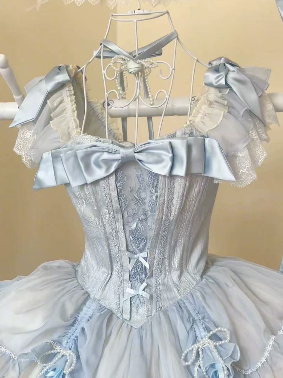 Design Concept:
This Sweet Lolita blue JSK dress draws inspiration from the graceful charm of ballet and the purity of swans. Featuring delicate embroidery, playful bows, and a voluminous princess-style skirt, it creates a dreamy and elegant silhouette. The soft blue tone adds a sweet yet refined aura, making it perfect for tea parties, gatherings, or photoshoots. Designed for comfort and charm, this dress beautifully combines cuteness with an elegant Lolita aesthetic.