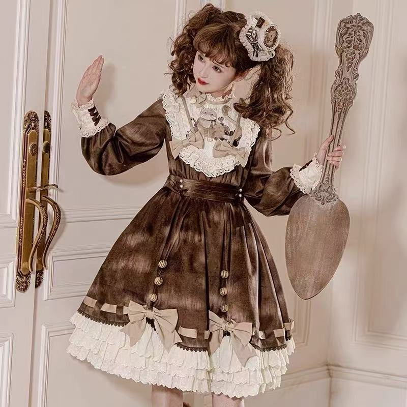 Design Concept:
This Sweet Lolita brown dress features charming bow and lace details with a waist-cinched design, blending elegance with a cute and sweet style that embodies classic Lolita charm. The warm brown tone adds a cozy and refined touch, making it a versatile choice for both daily wear and special occasions. Product Details: The product includes one dress with a matching belt, designed to enhance the silhouette while providing a polished and harmonious look that captures the essence of sweet Lolit