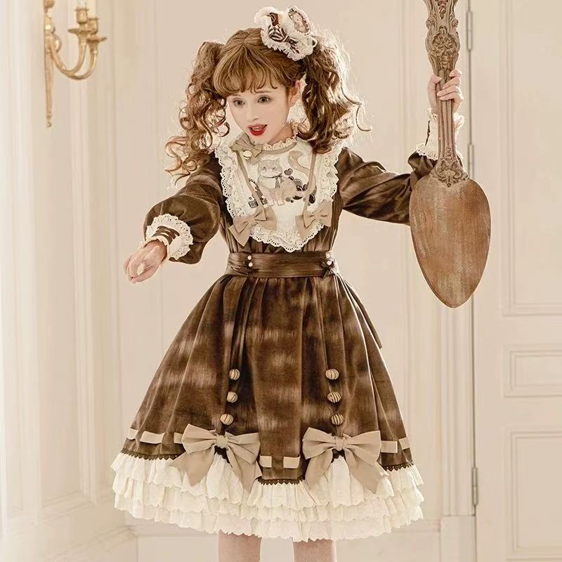 Design Concept:
This Sweet Lolita brown dress features charming bow and lace details with a waist-cinched design, blending elegance with a cute and sweet style that embodies classic Lolita charm. The warm brown tone adds a cozy and refined touch, making it a versatile choice for both daily wear and special occasions. Product Details: The product includes one dress with a matching belt, designed to enhance the silhouette while providing a polished and harmonious look that captures the essence of sweet Lolit