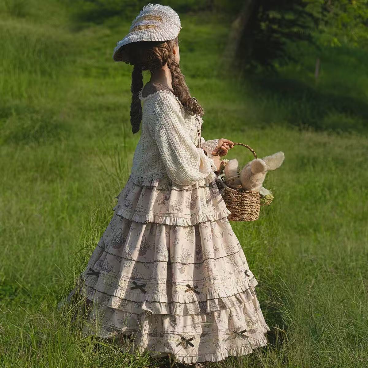 Design Concept:
This Sweet Lolita brown elegant daily dress set combines a refined silhouette with delicate lace and bow details, presenting a graceful and charming style suitable for everyday Lolita fashion. Product Details: The set includes one coat and one dress, offering a coordinated outfit that balances sweetness and elegance.