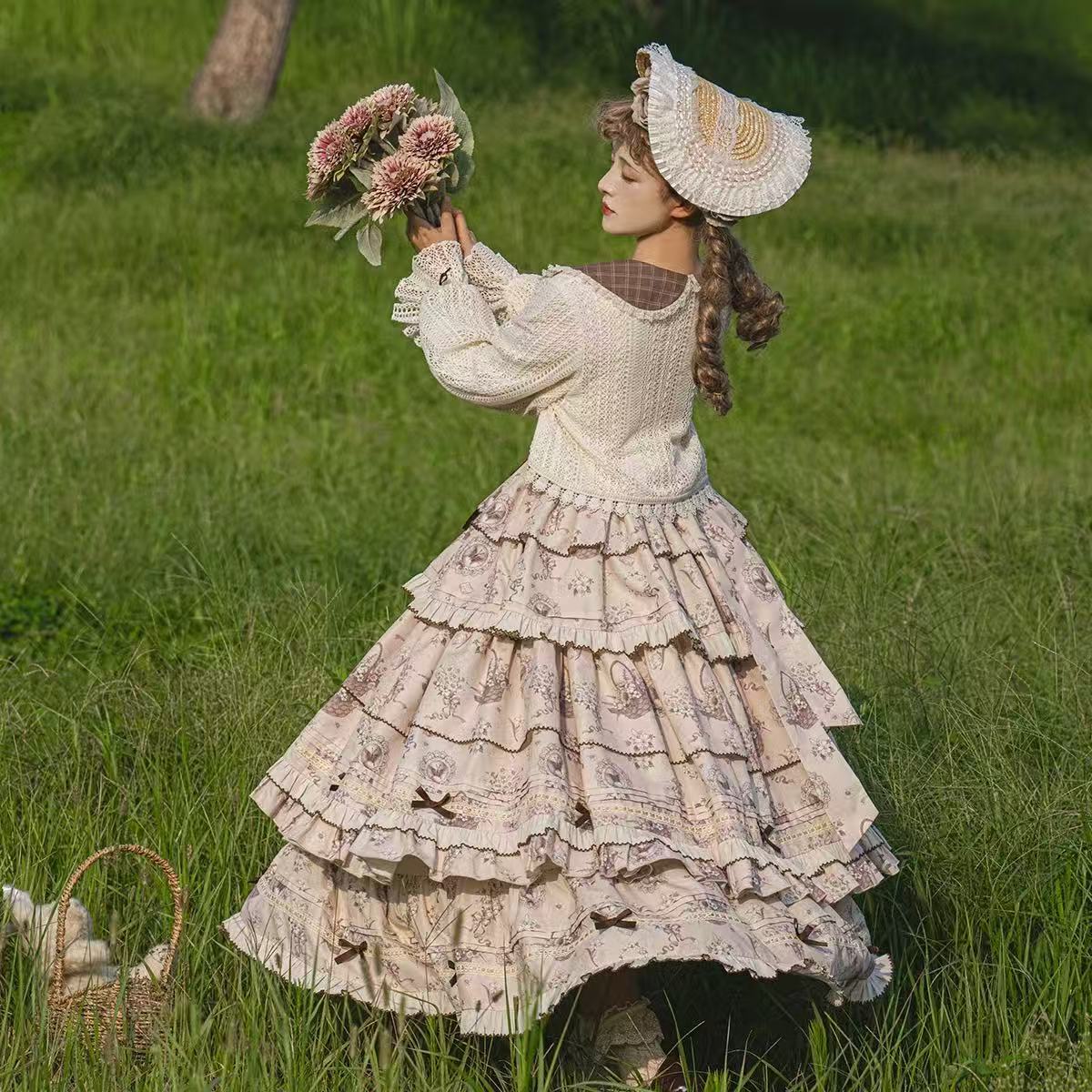 Design Concept:
This Sweet Lolita brown elegant daily dress set combines a refined silhouette with delicate lace and bow details, presenting a graceful and charming style suitable for everyday Lolita fashion. Product Details: The set includes one coat and one dress, offering a coordinated outfit that balances sweetness and elegance.