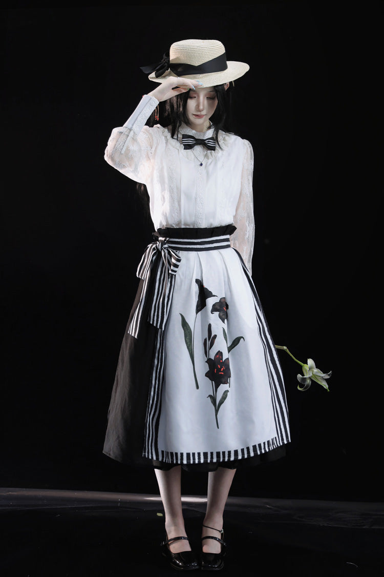 White/Black Lily Printed Ruffled Embroidered Bow Gothic Lolita Skirt