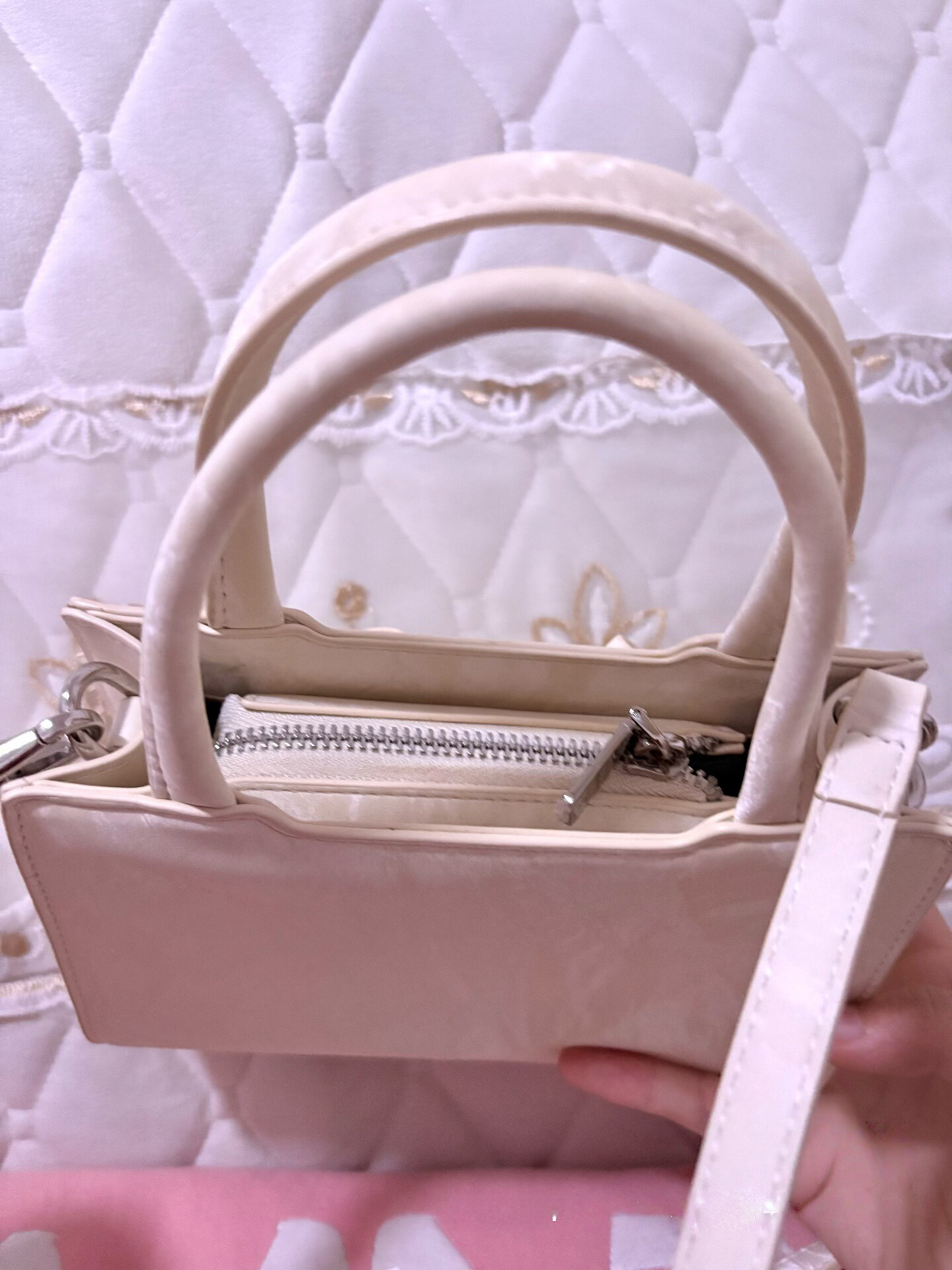 Sweet Lolita Bag White Lace Frame Clutch Fairytale Aesthetic Kiss-Lock Purse with Luxe Pearl Cameo Brooch Accent