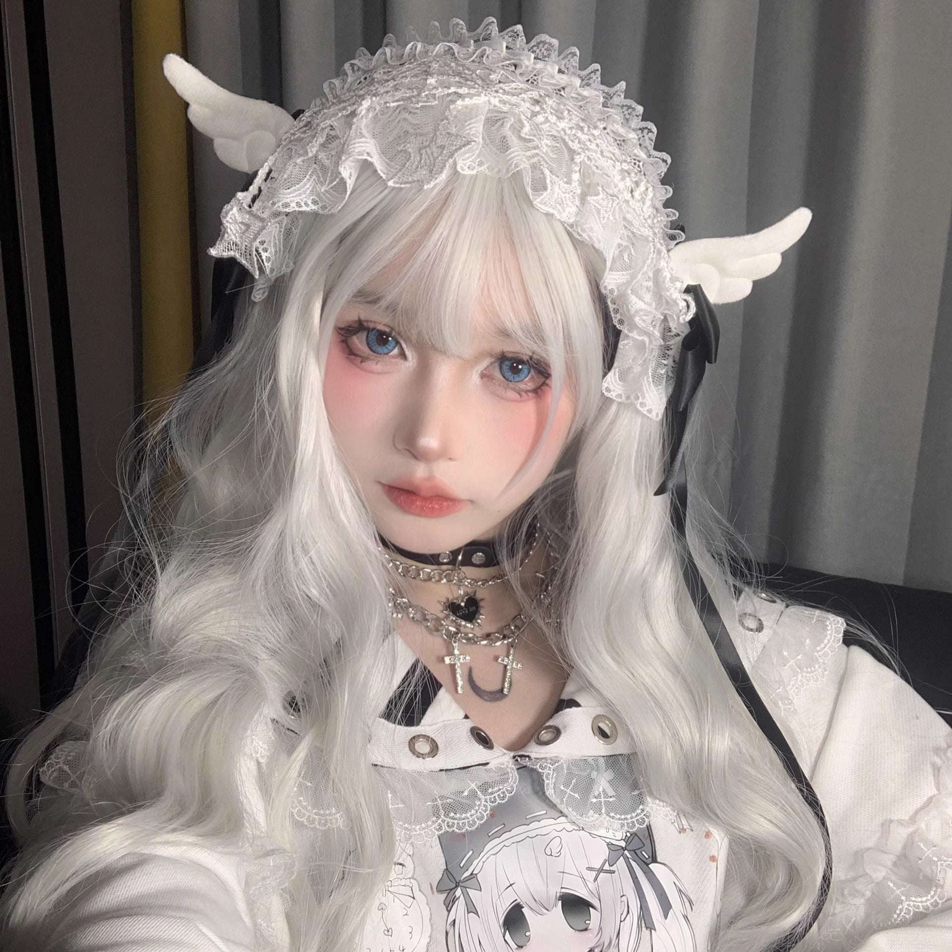 This Japanese Lolita lace headband is designed with delicate little wings and a sweet bow, adding a playful and angelic touch. The lace details highlight softness and elegance, while the wing design brings fantasy charm. Perfect for Halloween, cosplay, or Lolita fashion styling, it completes any cute and whimsical look with originality and charm.