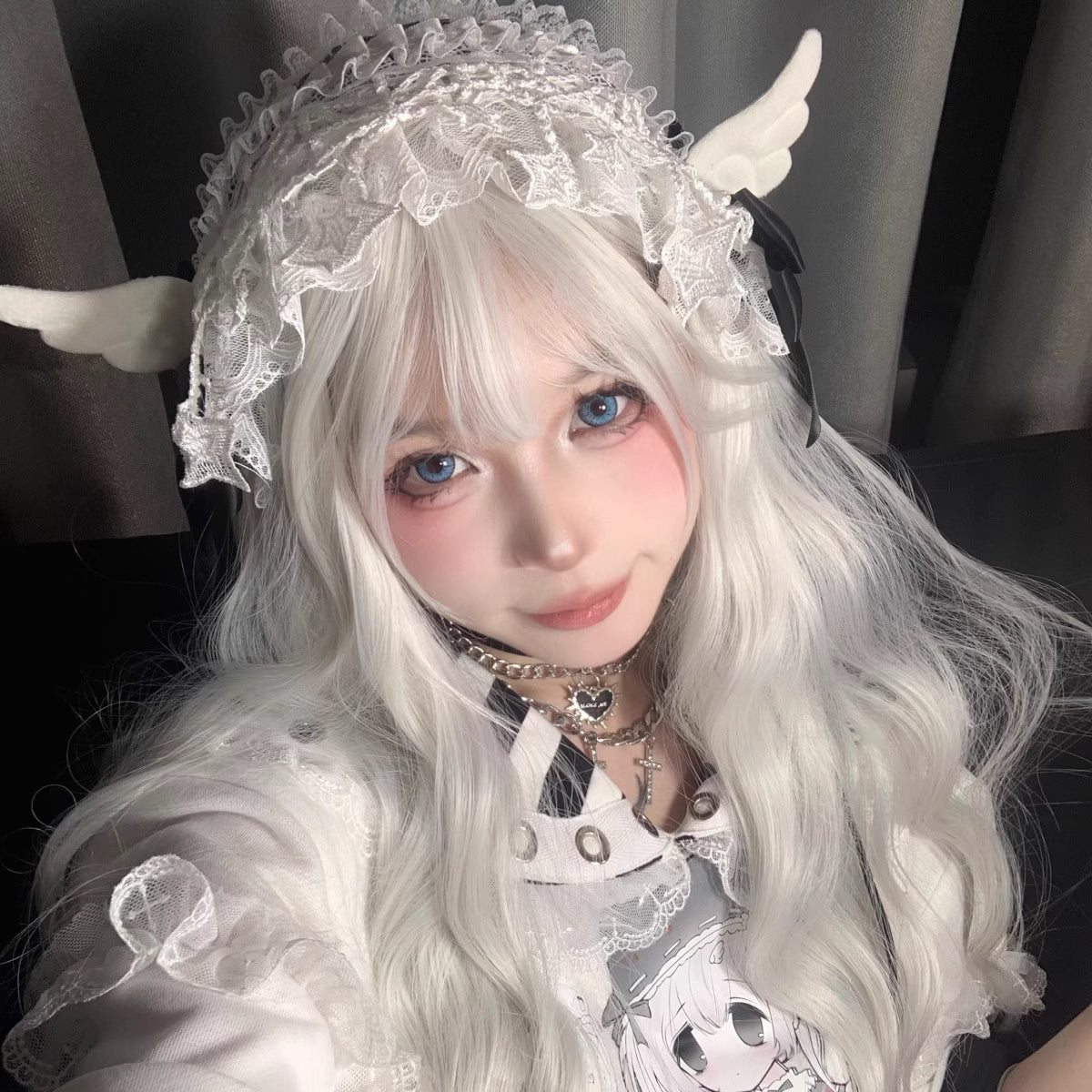 This Japanese Lolita lace headband is designed with delicate little wings and a sweet bow, adding a playful and angelic touch. The lace details highlight softness and elegance, while the wing design brings fantasy charm. Perfect for Halloween, cosplay, or Lolita fashion styling, it completes any cute and whimsical look with originality and charm.