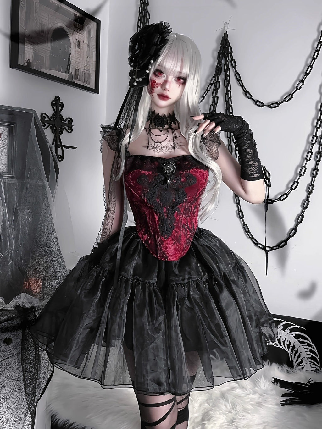 Design Concept:
This Gothic Lolita outfit, in black and red with delicate lace accents, combines dark elegance with a playful Gothic aesthetic. The set includes a top and skirt, designed for a classic Lolita silhouette with a short, flared skirt perfect for Halloween or themed cosplay. The lace detailing enhances the overall visual impact, balancing sophistication with a dramatic flair.