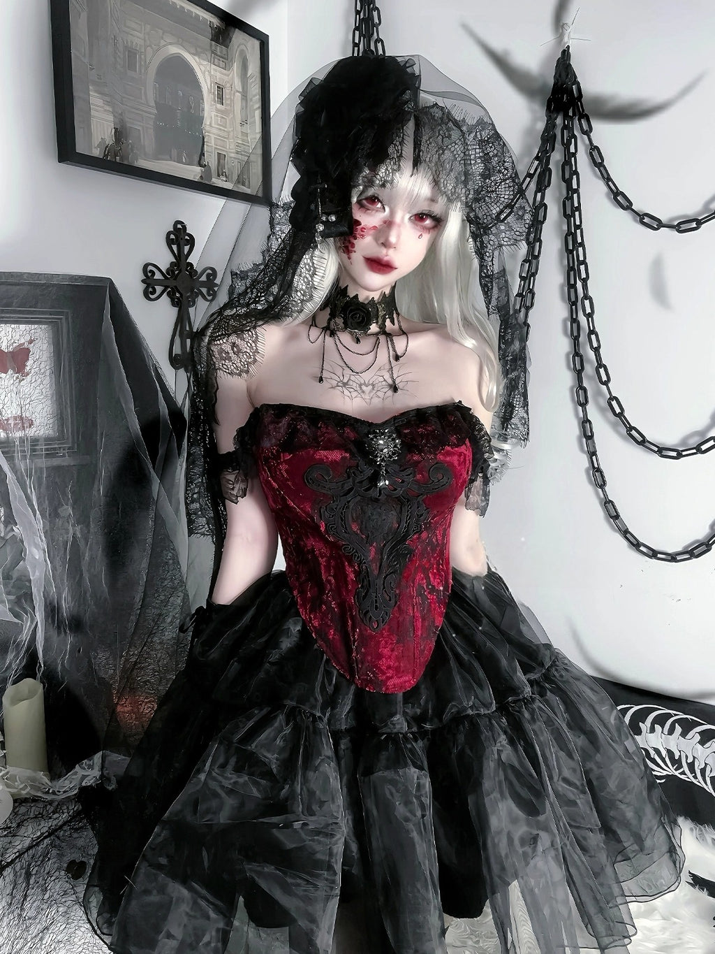 Design Concept:
This Gothic Lolita outfit, in black and red with delicate lace accents, combines dark elegance with a playful Gothic aesthetic. The set includes a top and skirt, designed for a classic Lolita silhouette with a short, flared skirt perfect for Halloween or themed cosplay. The lace detailing enhances the overall visual impact, balancing sophistication with a dramatic flair.