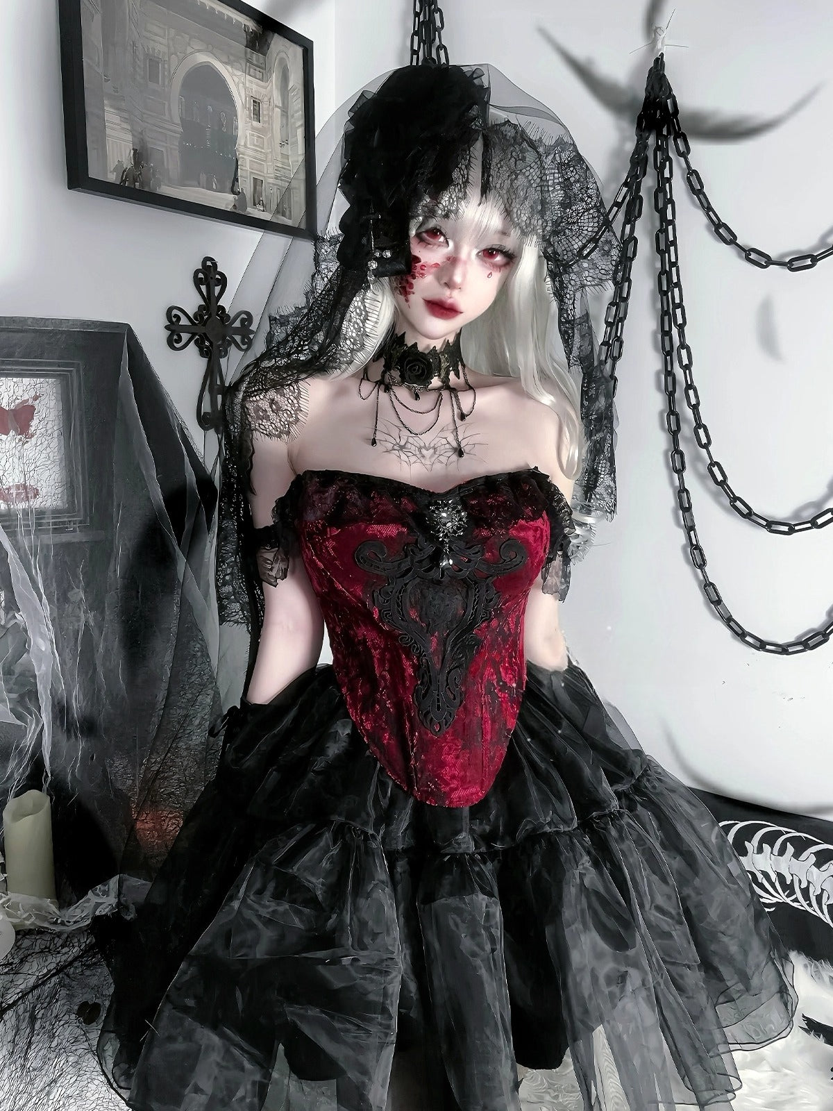 Design Concept:
This Gothic Lolita outfit, in black and red with delicate lace accents, combines dark elegance with a playful Gothic aesthetic. The set includes a top and skirt, designed for a classic Lolita silhouette with a short, flared skirt perfect for Halloween or themed cosplay. The lace detailing enhances the overall visual impact, balancing sophistication with a dramatic flair.