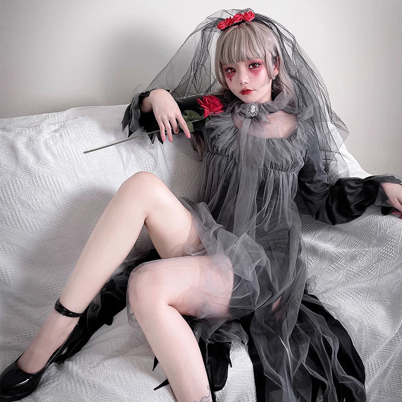 Unleash supernatural elegance in this multi-inspired Halloween costume that merges ghostly bridal aesthetics with undead horror. This gown features tattered lace detailing, blood-stained accents, and ethereal silhouettes that transform you into a haunting vision. Perfect for酒吧派对, theatrical performances, or trick-or-treat events, the dress combines vampire mystique, witch mystery and zombie horror in one unforgettable ensemble. Crafted with premium materials for movement and impact, it includes dramatic sle