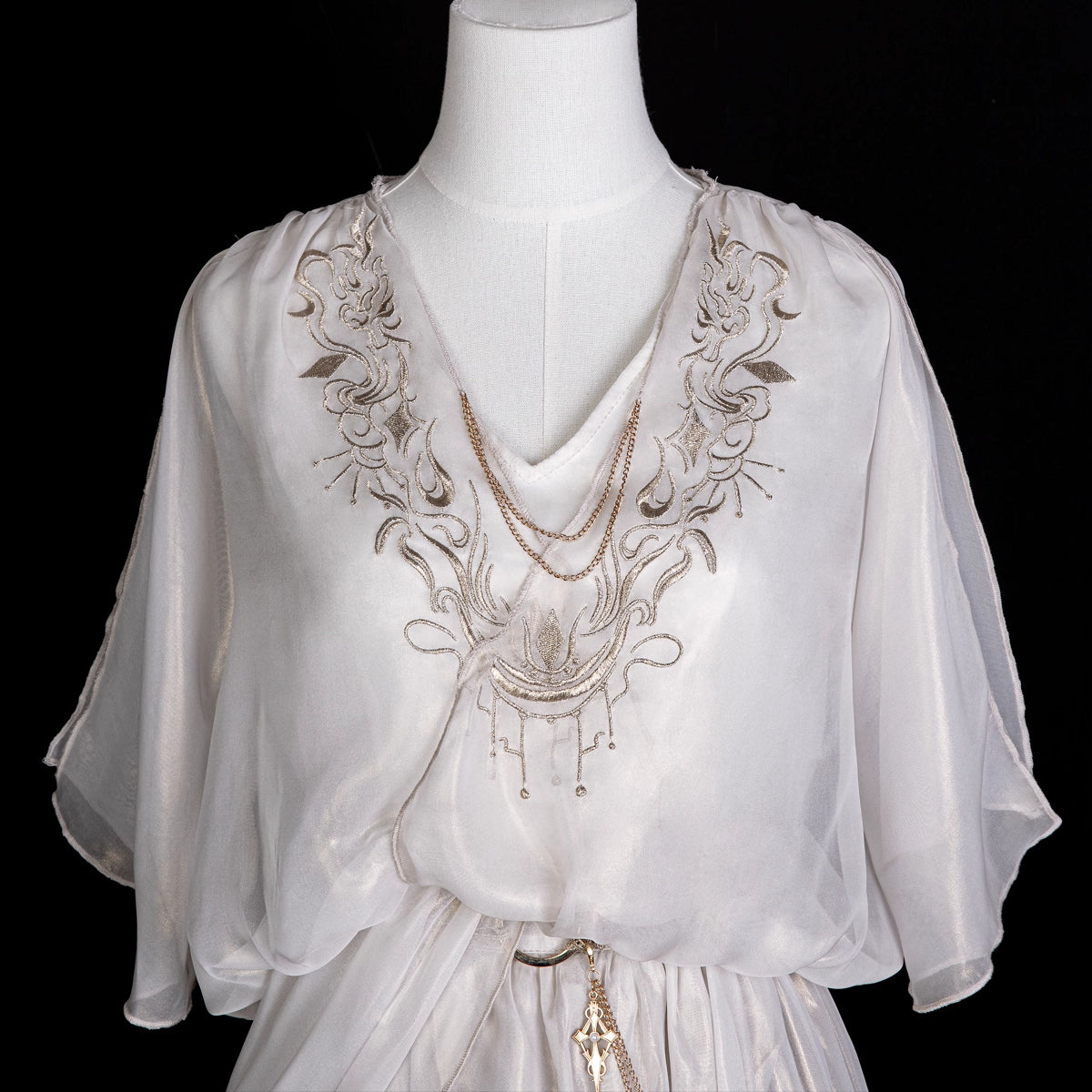 This White Angelic Greek Goddess Lolita Dress Set is designed to capture divine elegance and ethereal charm. The flowing cape adds a goddess-like aura, while the soft white palette enhances purity and grace. Inspired by Greek mythology and angelic beauty, the silhouette blends classic Lolita sweetness with majestic refinement. Perfect for special occasions, photoshoots, or themed gatherings, this set conveys a timeless elegance that feels both celestial and romantic.