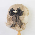 This gothic Lolita witch hat headband is crafted for a playful yet mysterious Halloween style. Designed with bat and demon elements, it combines dark fantasy with Lolita elegance. The mini top hat detail adds vintage charm, while the versatile clip design makes it easy to wear. Perfect for cosplay, themed parties, or photo shoots, it completes any enchanting outfit.