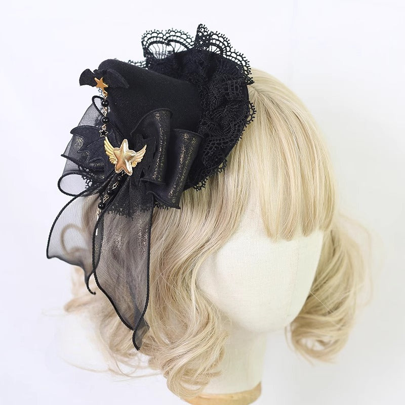 This gothic Lolita witch hat headband is crafted for a playful yet mysterious Halloween style. Designed with bat and demon elements, it combines dark fantasy with Lolita elegance. The mini top hat detail adds vintage charm, while the versatile clip design makes it easy to wear. Perfect for cosplay, themed parties, or photo shoots, it completes any enchanting outfit.