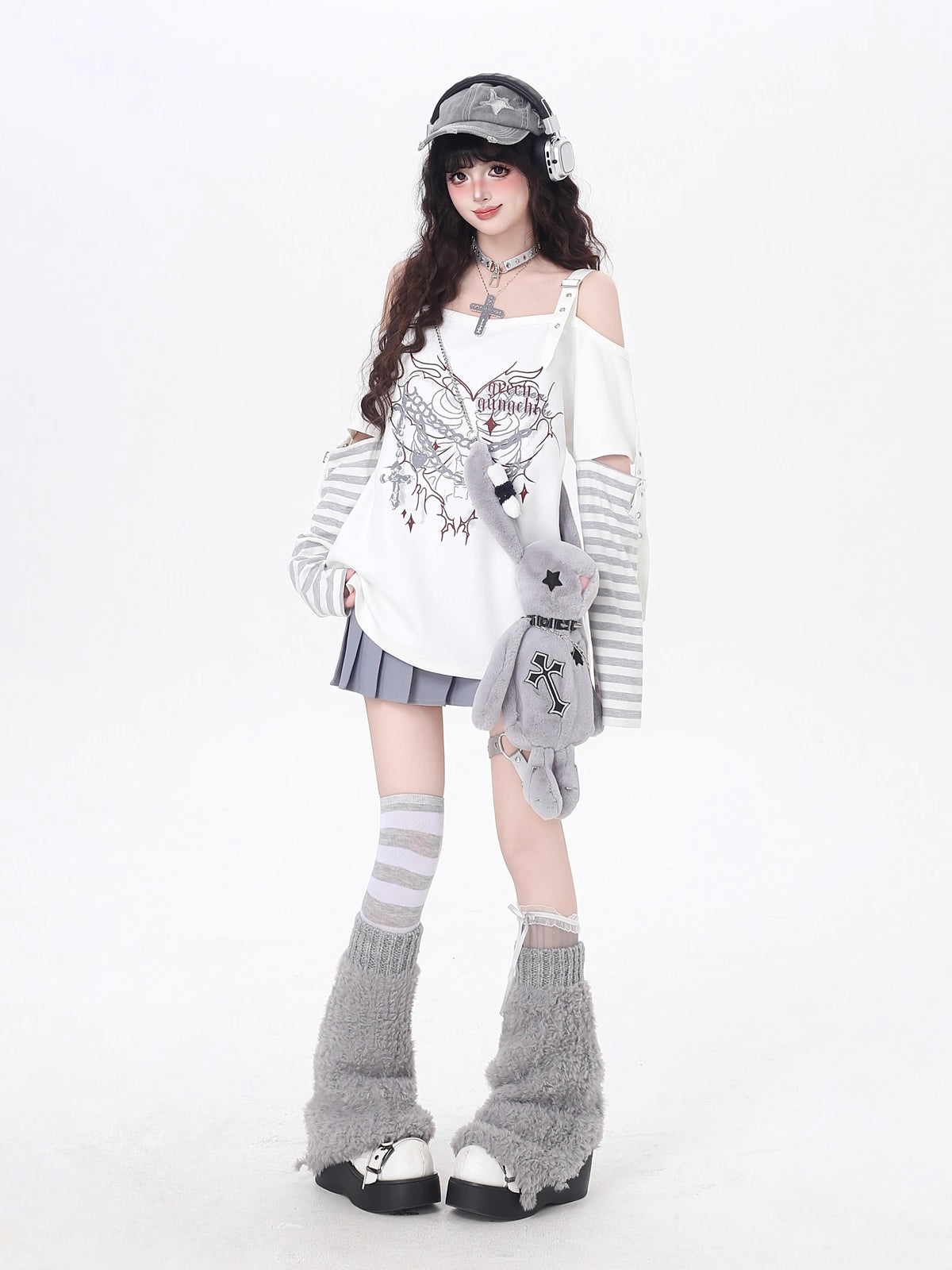 Rebellious yet romantic, this top combines a flattering off-shoulder cut with edgy stripe拼接 and subtle heart motifs. The lightweight fabric and relaxed silhouette offer effortless comfort, while the monochrome palette adds versatility. Perfect for layering or standing alone, it embodies soft defiance.