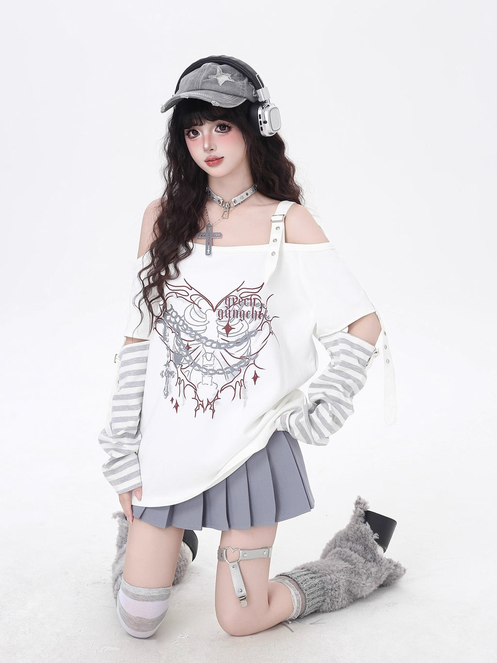 Rebellious yet romantic, this top combines a flattering off-shoulder cut with edgy stripe拼接 and subtle heart motifs. The lightweight fabric and relaxed silhouette offer effortless comfort, while the monochrome palette adds versatility. Perfect for layering or standing alone, it embodies soft defiance.